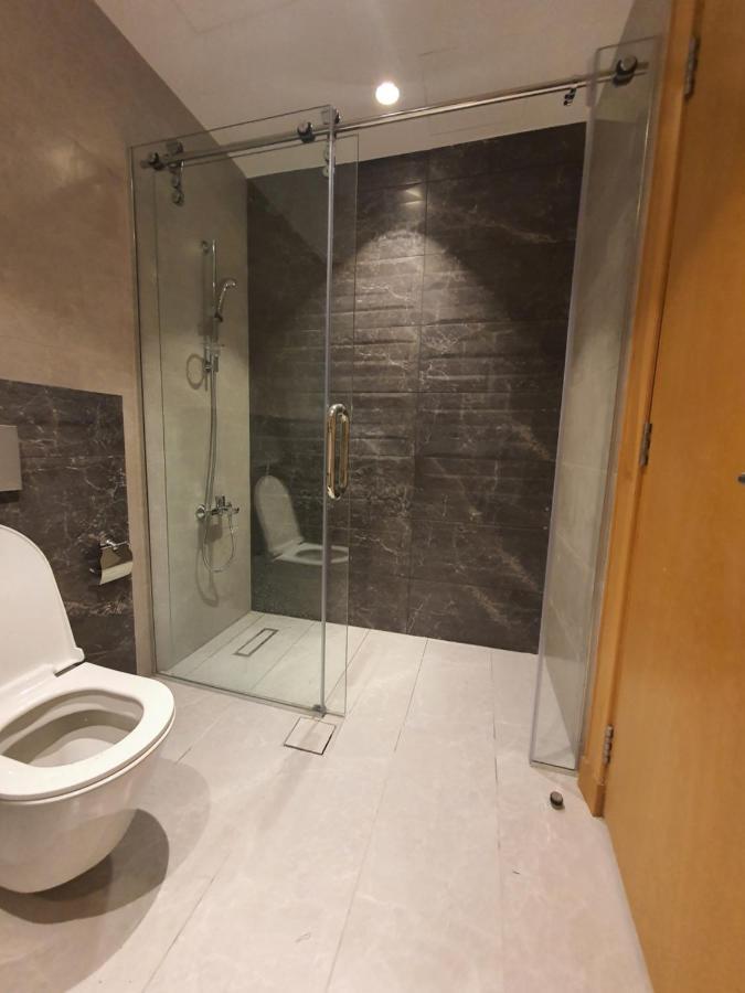 Luxurious Furnished Apartment For Rent In Damac Towers Amán Exterior foto